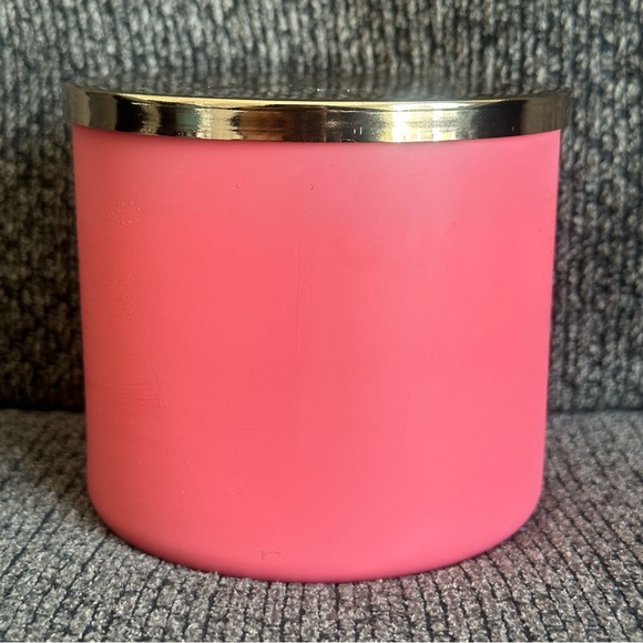 NEW! Bath & Body Works White Barn Iced Dragonfruit Tea 3 wick candle - Picture 2 of 4